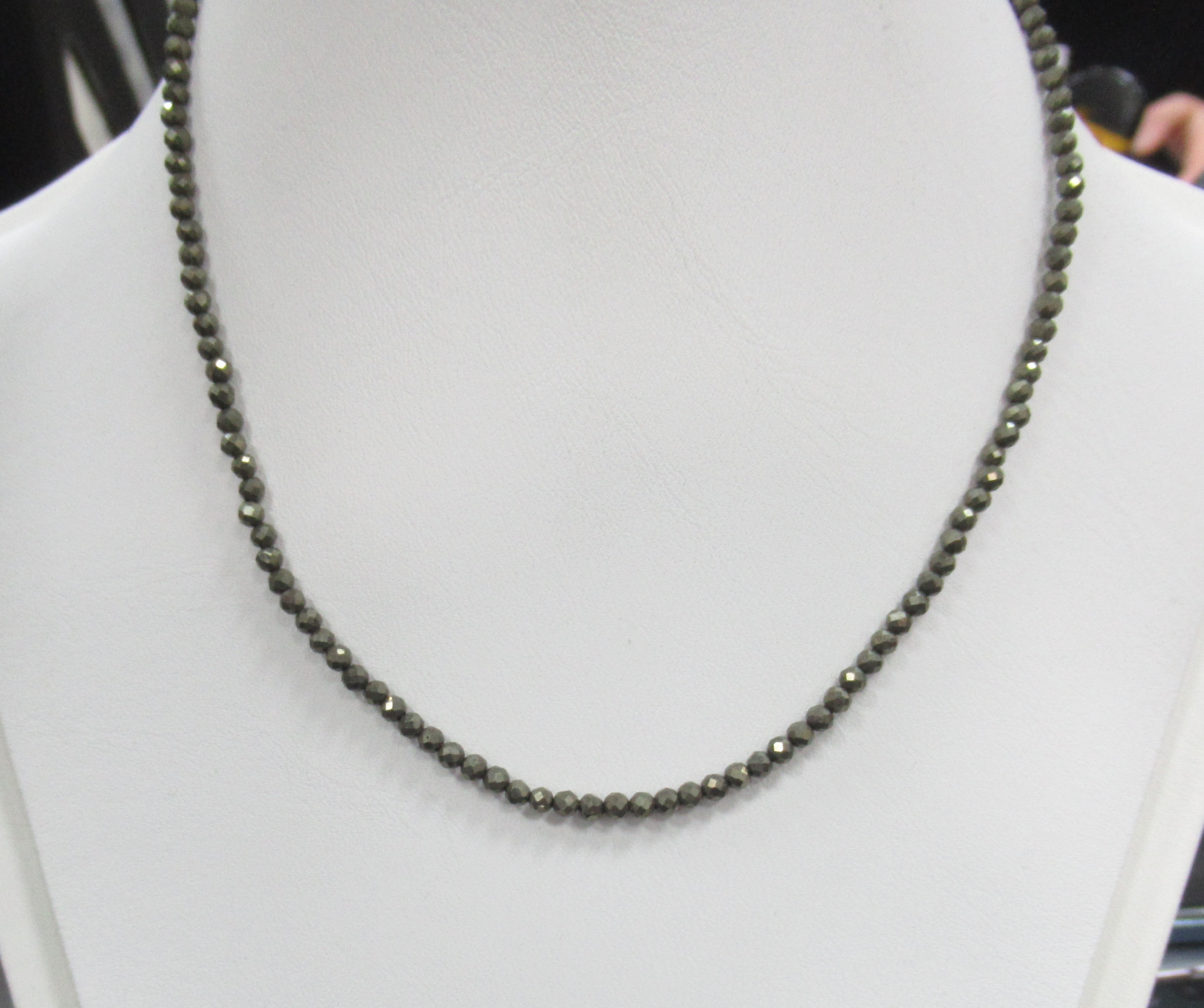 Бусы из Пирита (форма шар гр. 3мм.); замок Серебро 925 пробы;